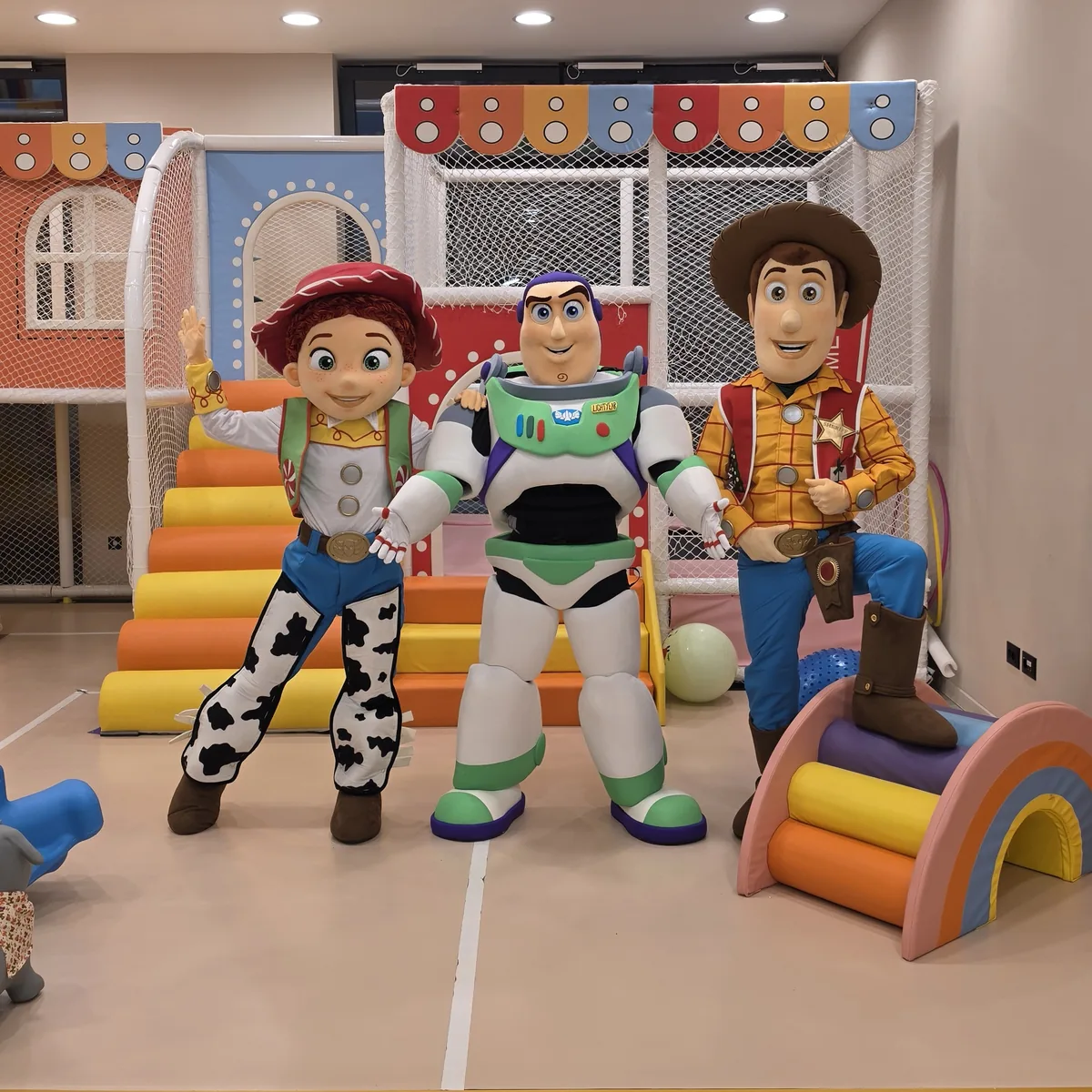 Toy Story maskote Jessie, Buzz i Woody