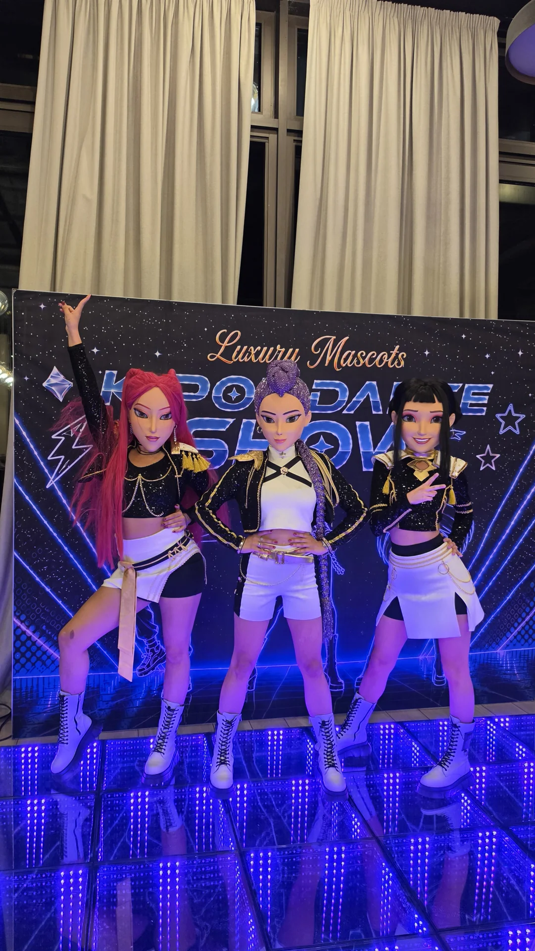 K-pop Dance Show sa Luxury Mascots junakinjama